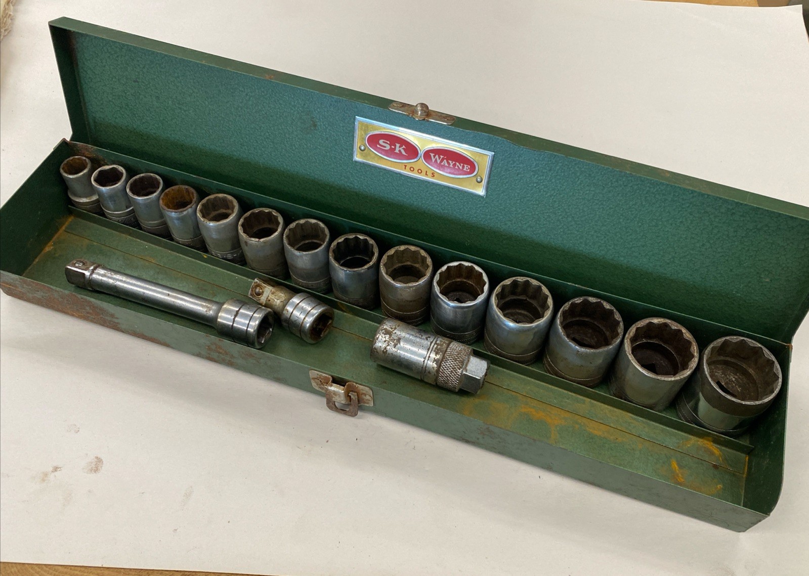 Vintage SK TOOLS 1/2″ Drive Socket Set 17pc Metal Box USA Made S-K Wayne M0863