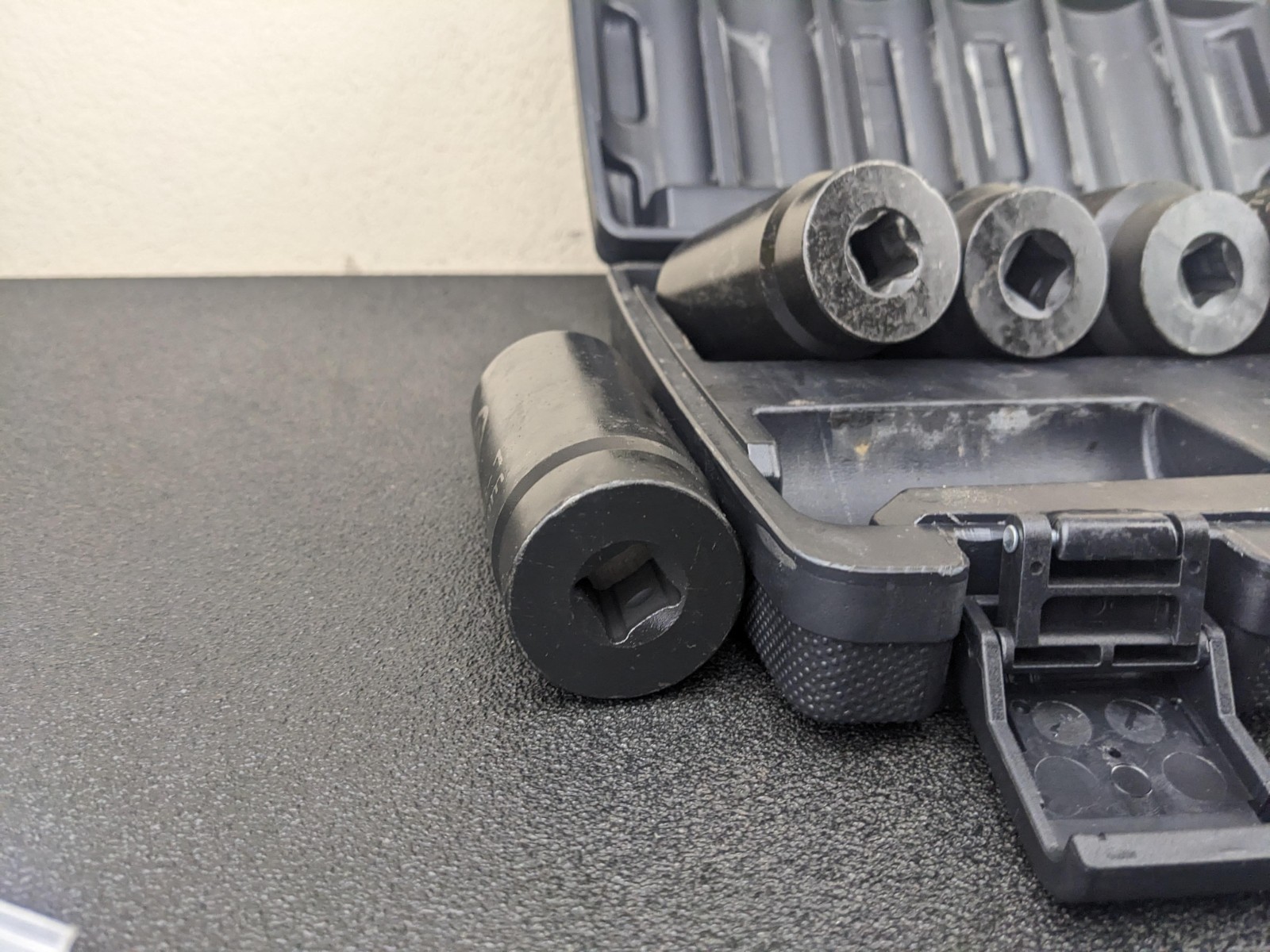 #bm646 CAL VAN TOOLS 976 12-POINT METRIC IMPACT AXLE NUT SOCKET SET