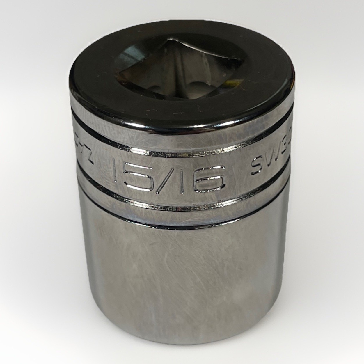 Snap-on 15/16 SAE 1/2 Drive 12 Point Shallow Chrome Socket USA SW301 Brand New