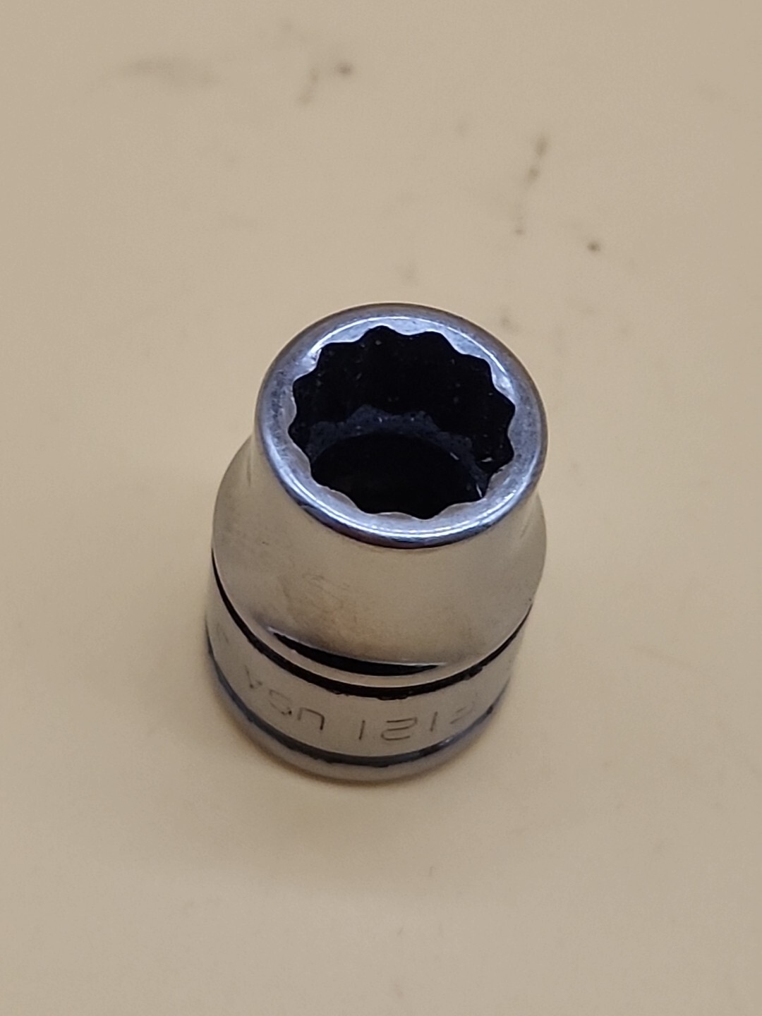 Snap-on Tools F-121 3/8″ Drive 3/8″ Shallow Socket 12-point USA