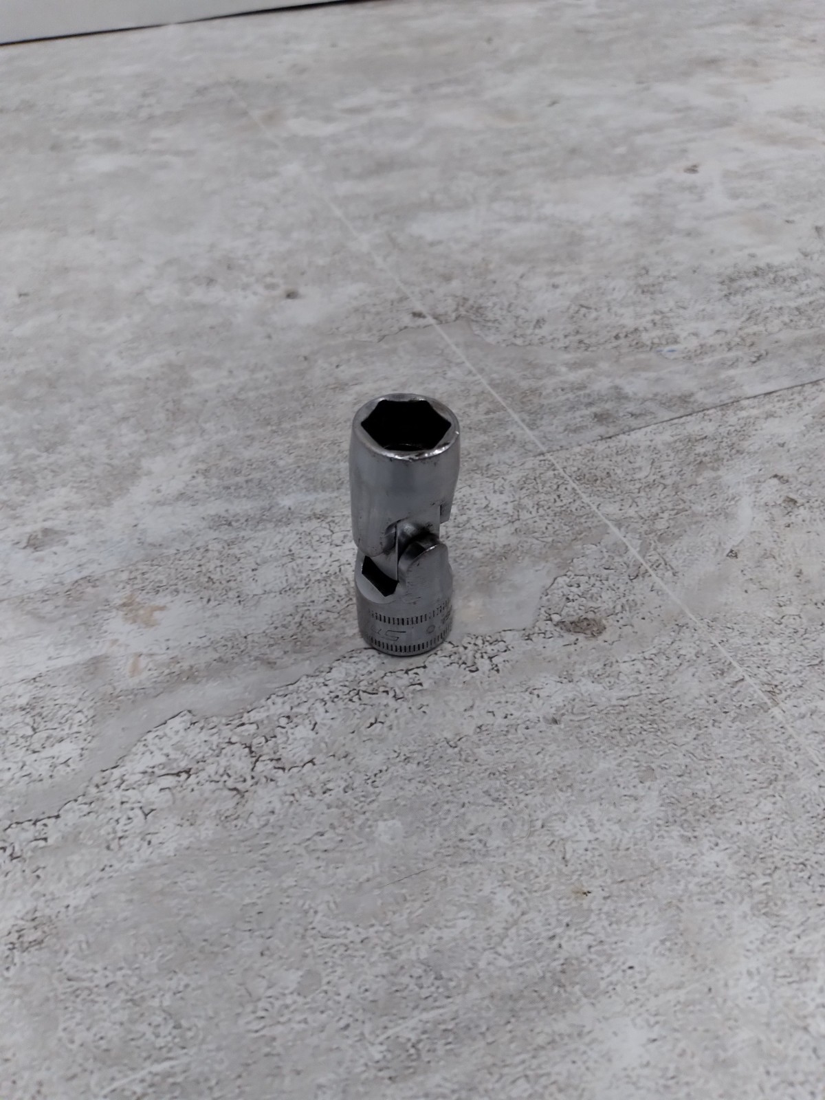 Snap On Tools 3/8″ Drive 6-Point Metric 12mm Universal Socket Standard FSUM12