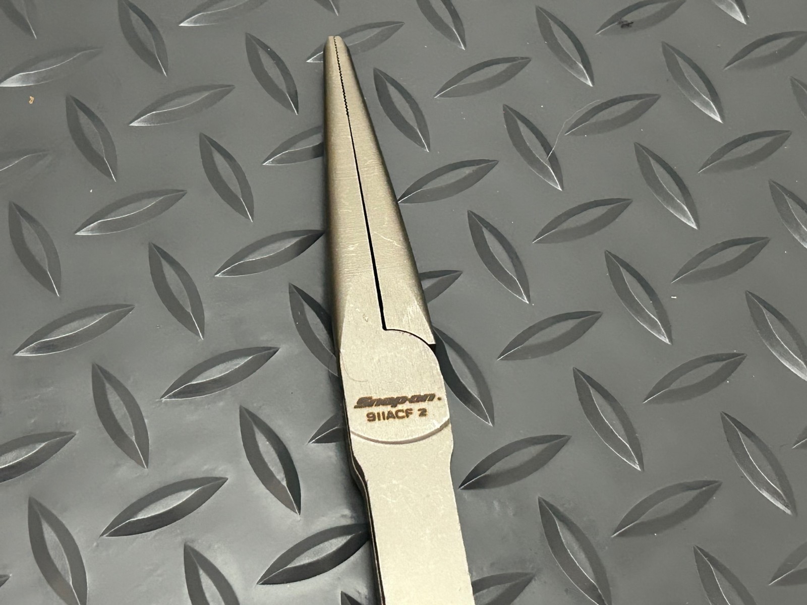 Snap-on Tools NEW 911ACFBK 11″in. BLACK Soft Grip Rounded Jaw Needle Nose Pliers