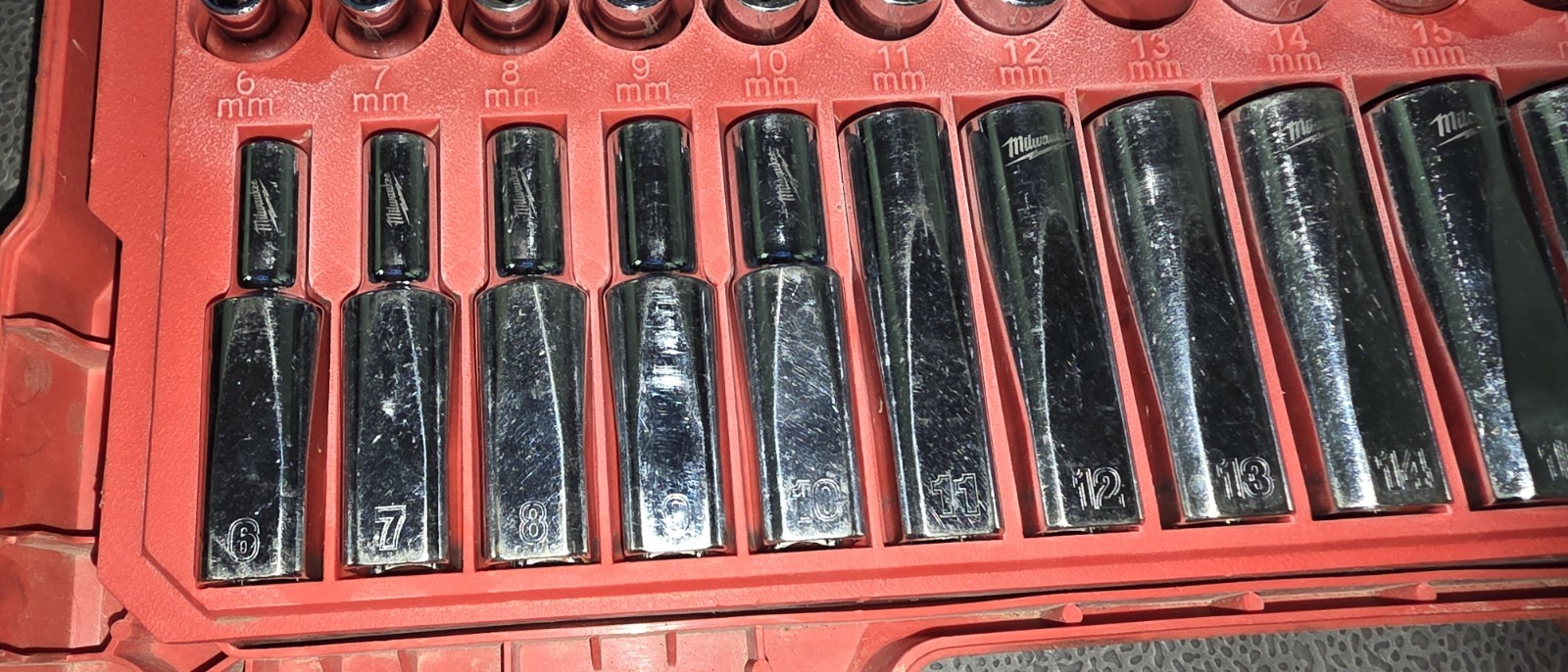 MILWAUKEE 48-22-9008 3/8 in. Drive SAE/Metric Set USED BROKEN RATCHET