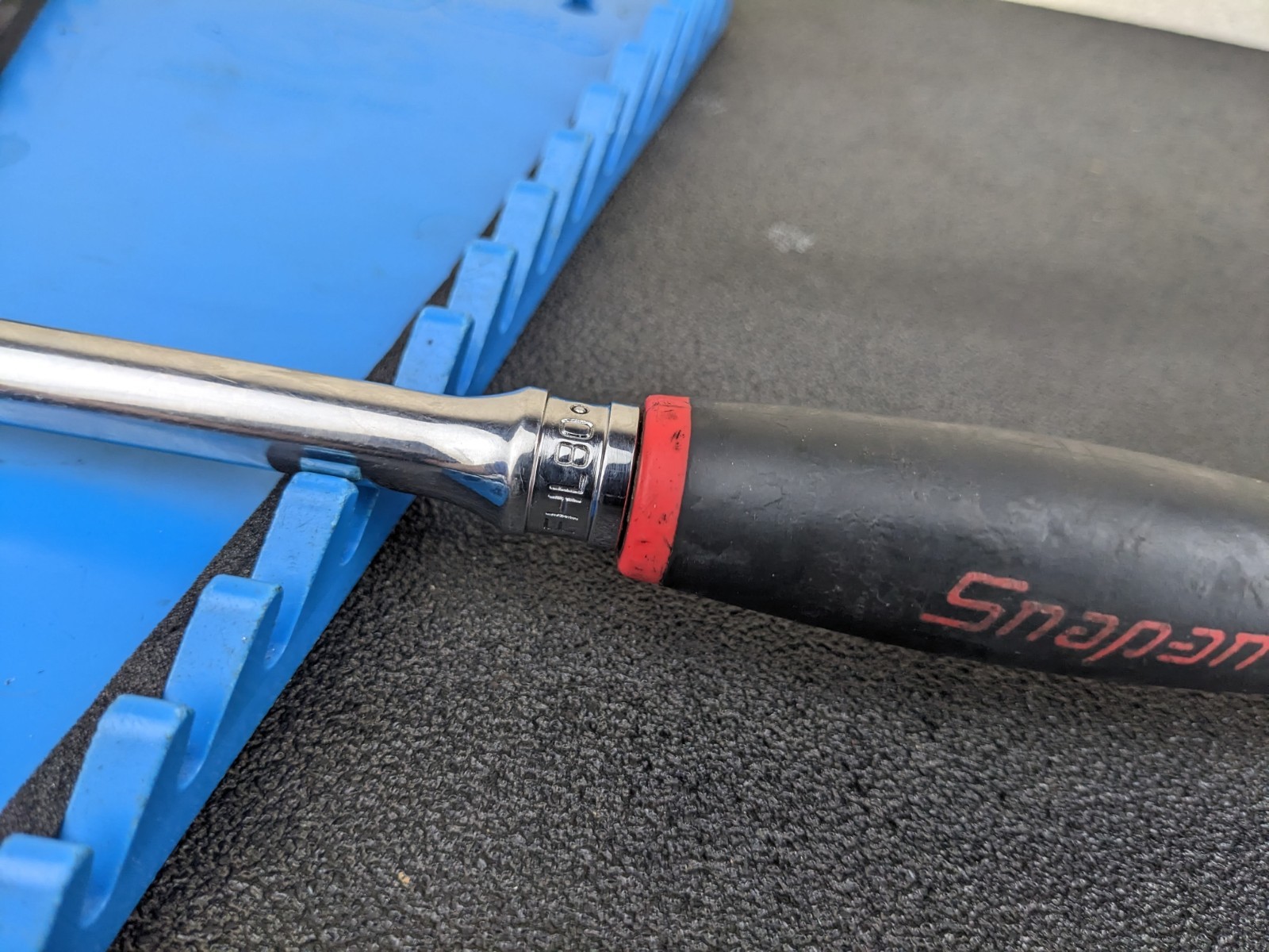 #bo851 Snap On Tools 3/8” Drive 12″ Soft Grip Red Long Handle Ratchet FHL80