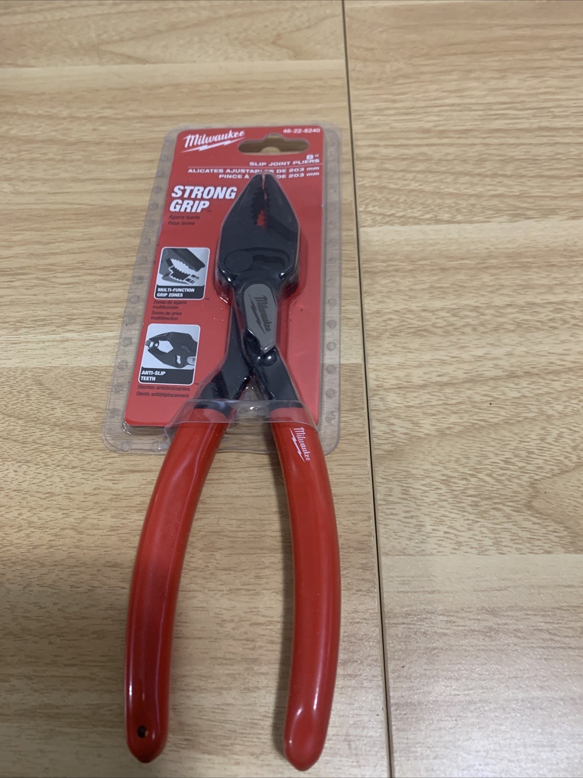 Milwaukee Tools 48-22-6240, 8″ Slip Joint Multi-Function Screw Extraction Pliers