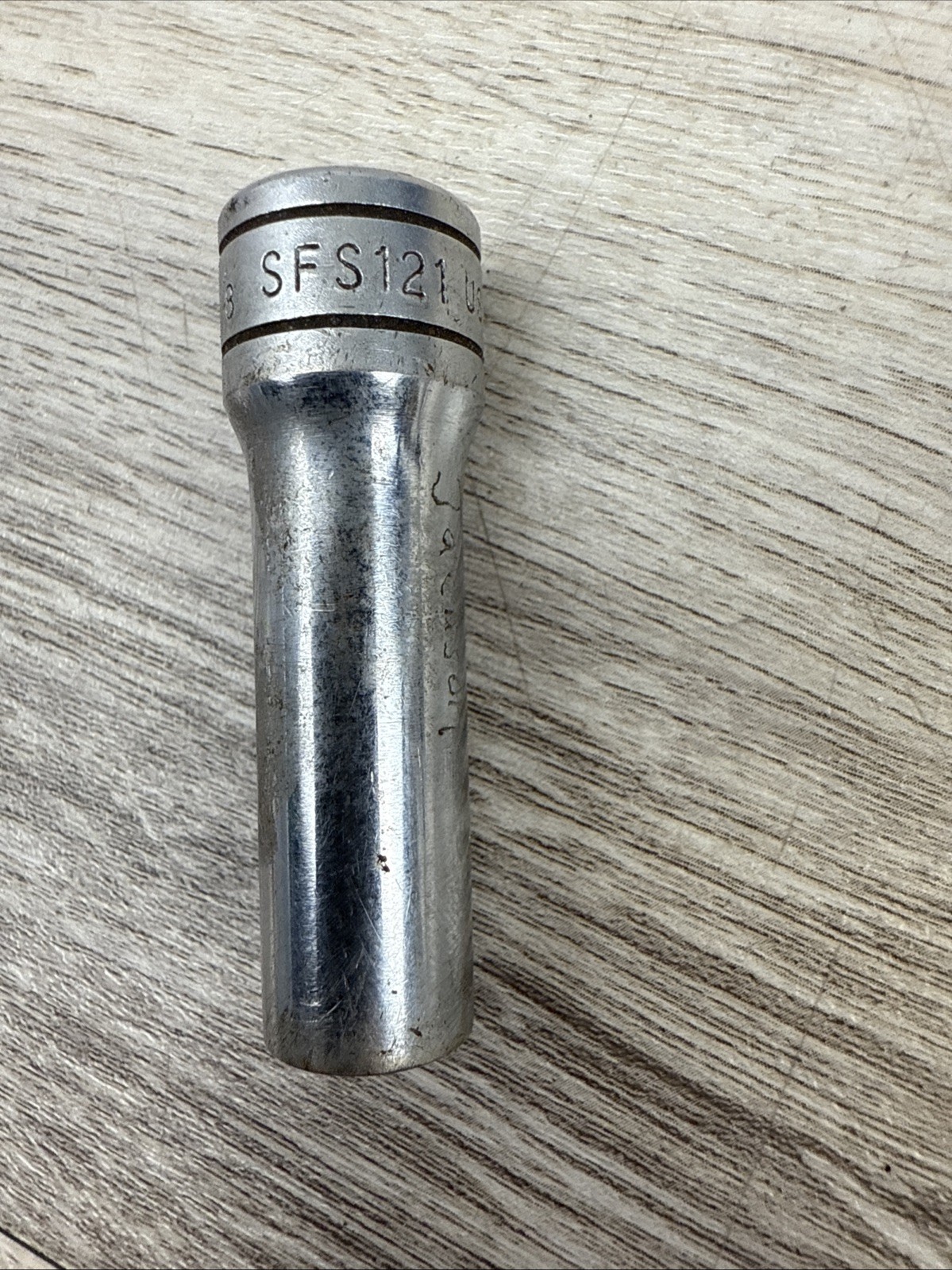 Snap-on SF121 – 3/8″ – 3/8″ Dr – 12 Pt Chrome Deep Socket USA – D1