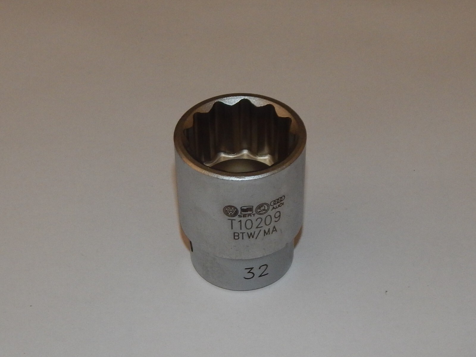 New Genuine VW Audi Driveshaft Socket 32mm Tool T10209 V03839124GR