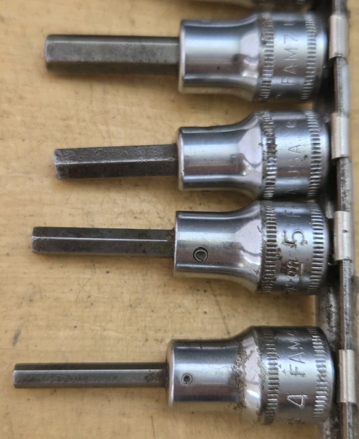 Snap On 207EFAMY – 3/8″ Drive 7 Pc Metric Standard Hex Bit Socket Driver Set