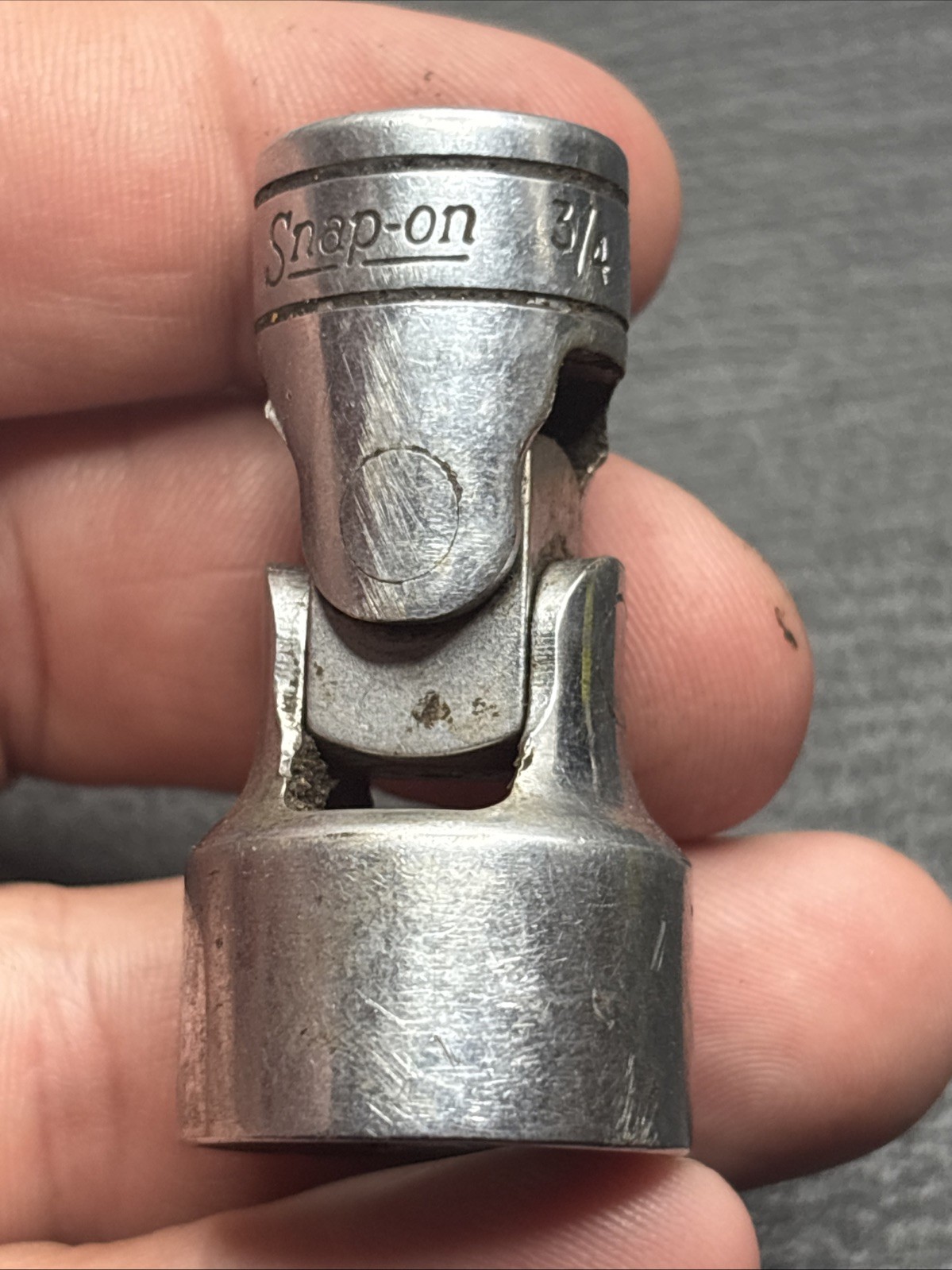 Snap-on Tools FS24 – 3/8″ Drive SAE 3/4″ 6 Point Universal Swivel Socket USA