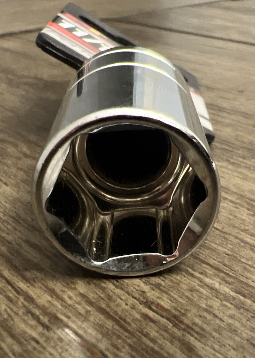Performance Tool W32022 11/16″ Chrome Shallow Socket 1/2″ Drive 6 Point