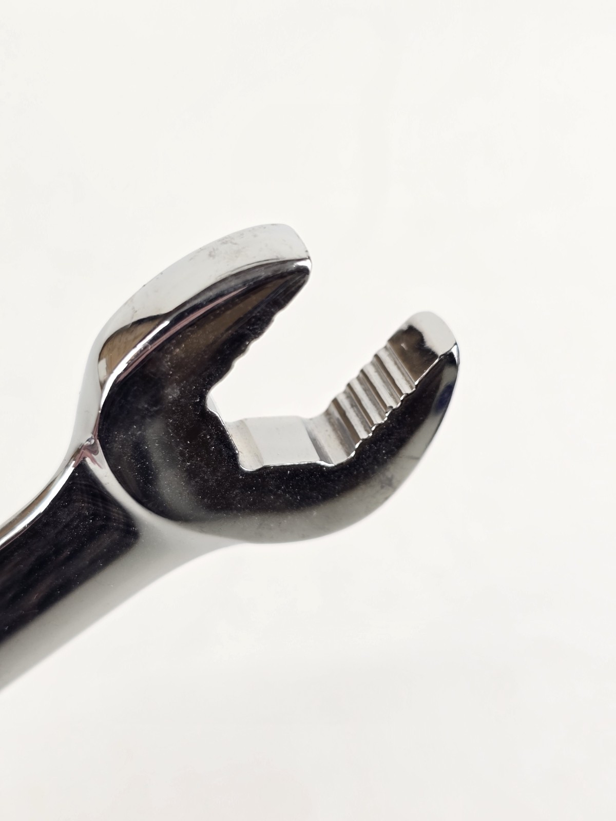 NAPA Carlyle SAE Combination Wrench 12 Pt 11/16″ CWLNS122 Polish Chrome Non Slip