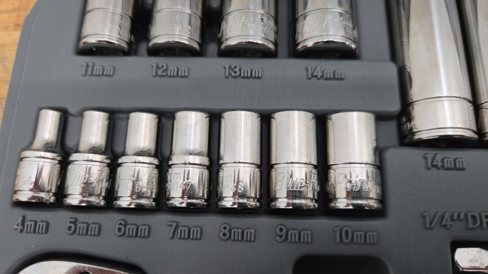 Blue Point BLPGSSM1427, 1/4″ Drive Metric Socket Set, 27 Piece w/ Case