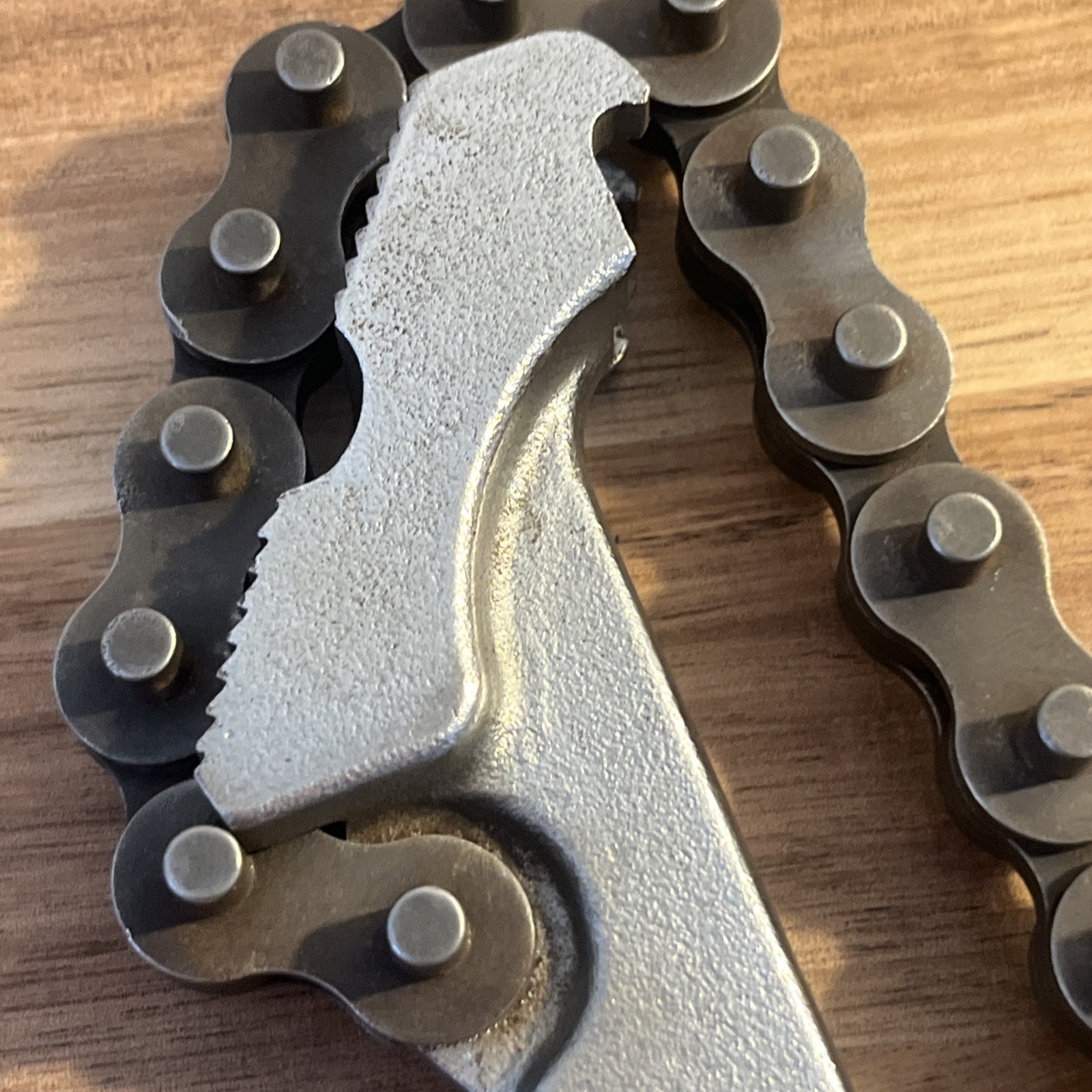 Blackhawk AW-1351 Chain Wrench Approx 4″ Capacity Handle 12 1/2 » Long
