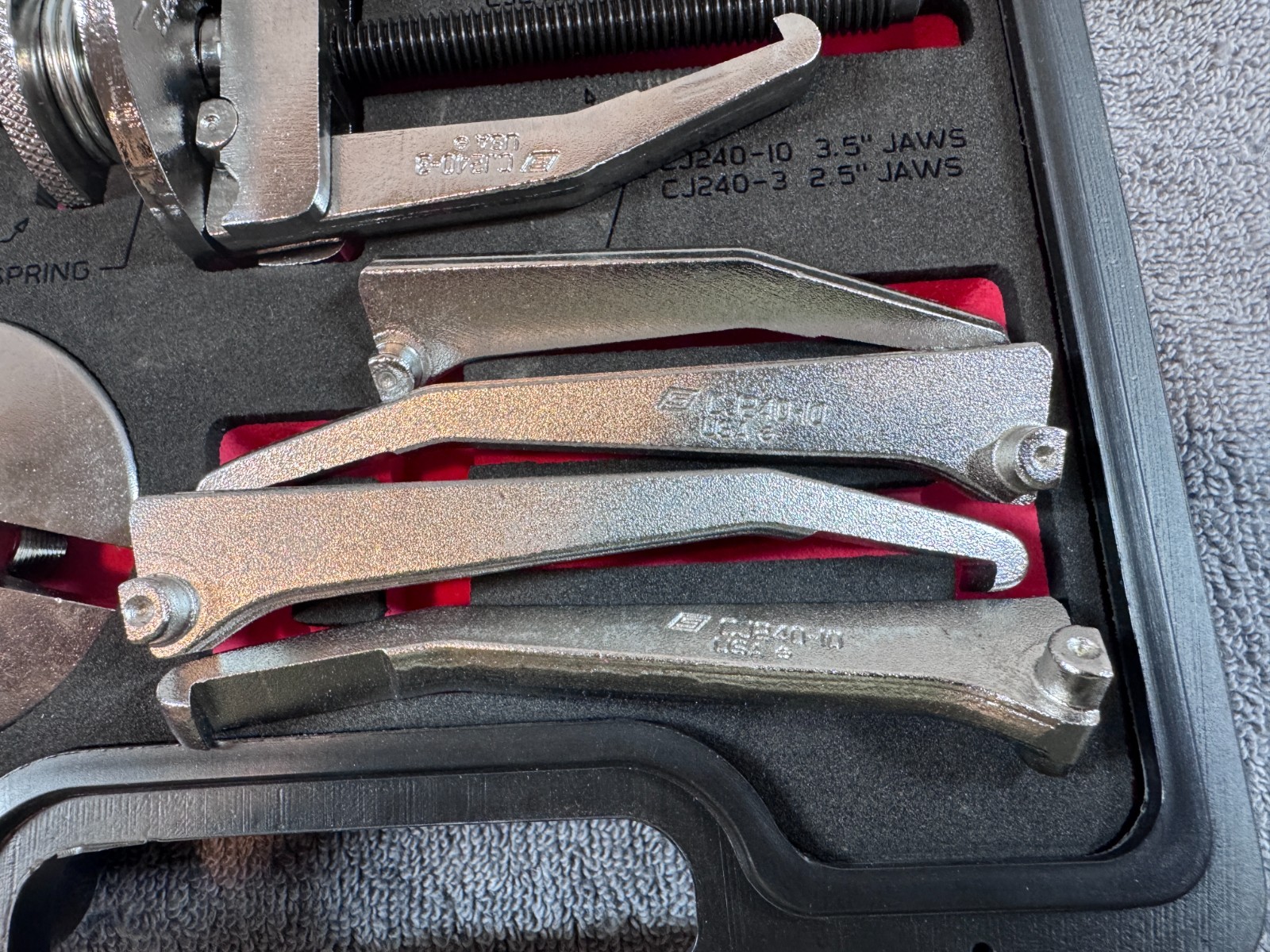 Excellent – Snap-On Tools USA Light Duty General Purpose Puller Set CJ240