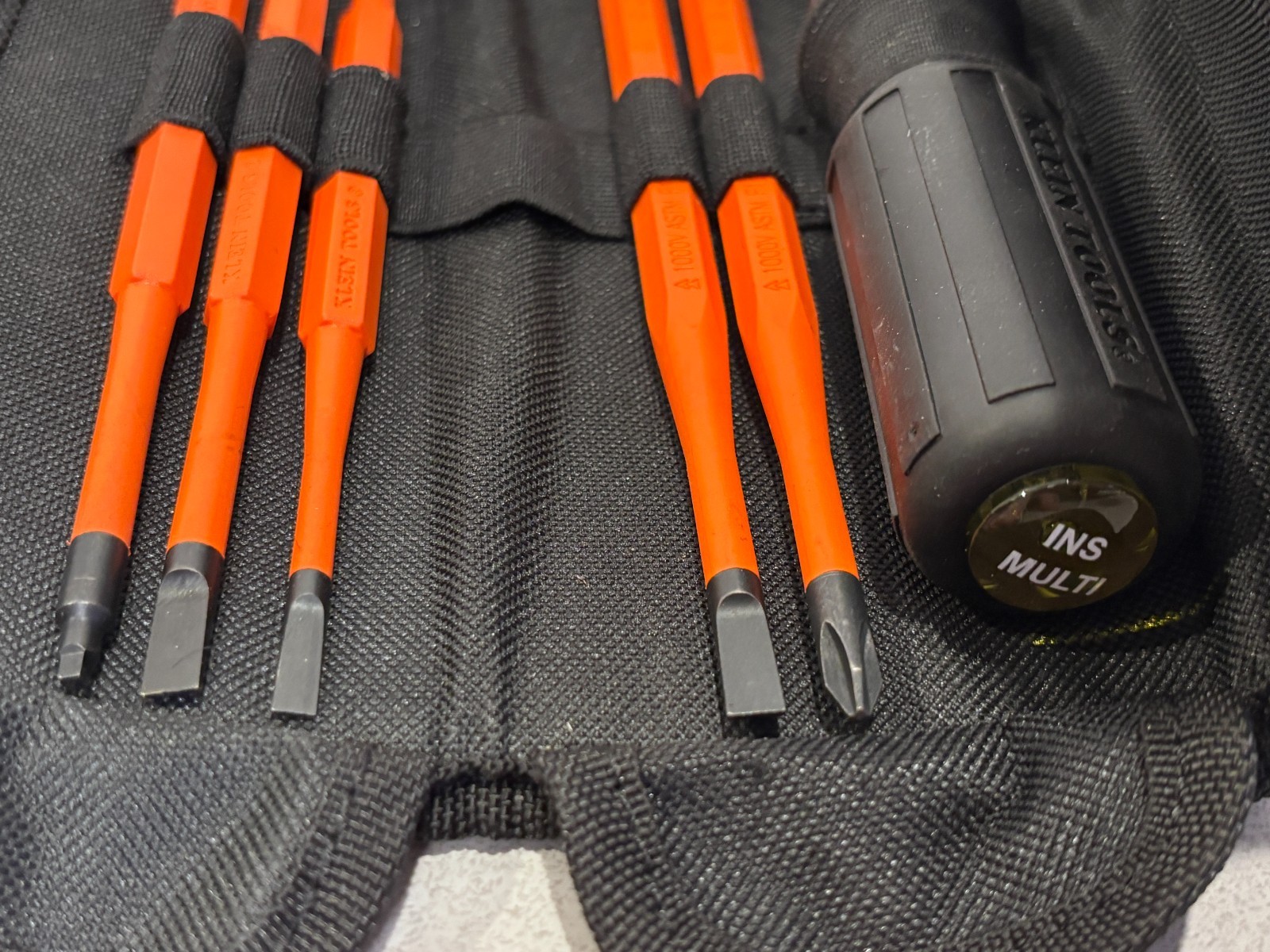32288 Klein Tool Set – 8-in-1 Insulated Interchangeable Screwdriver Set