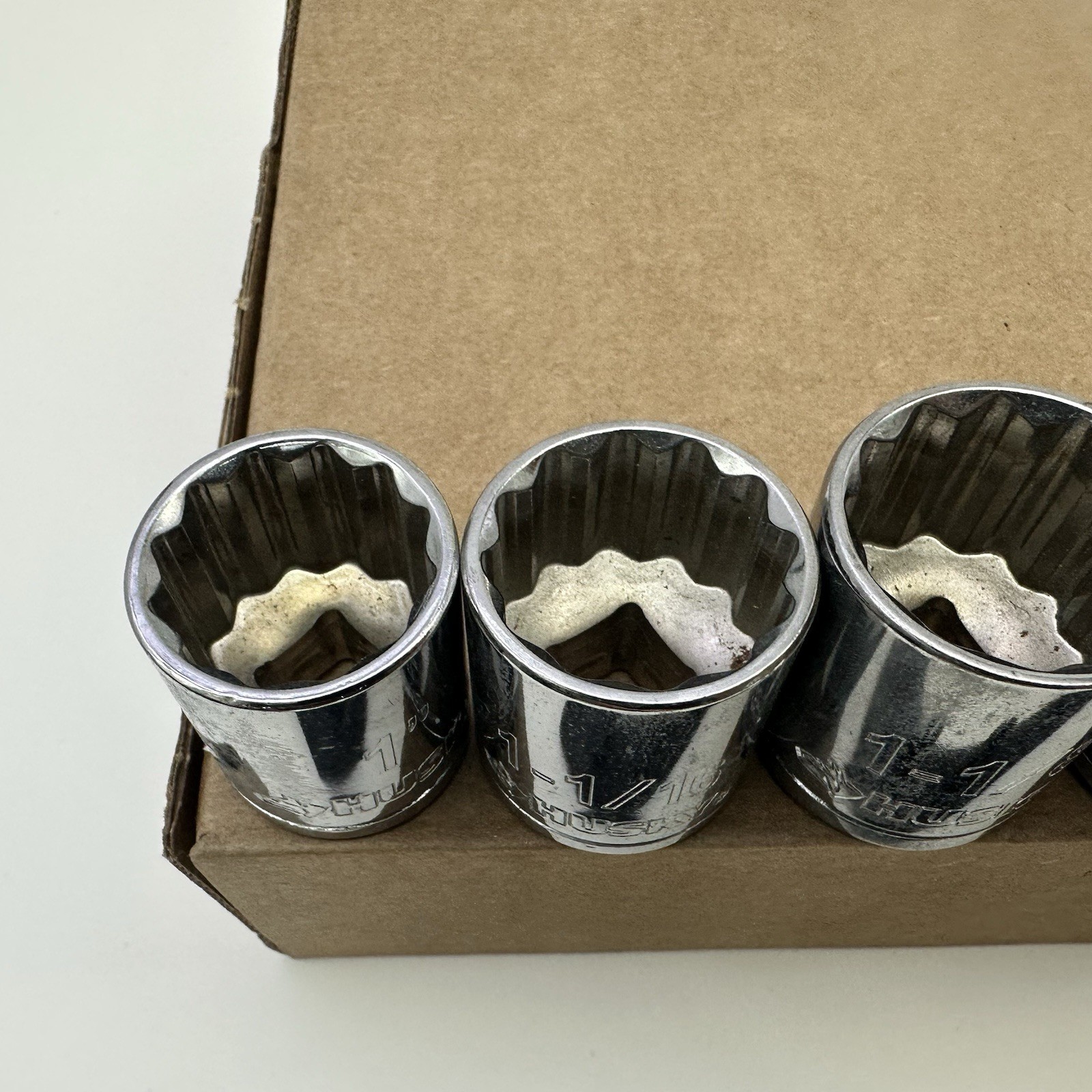 Husky 5 pc 1/2″ Drive 12 Point SAE Socket Set 1″, 1-1/16, 1-1/8, 1-3/16, 1-1/4