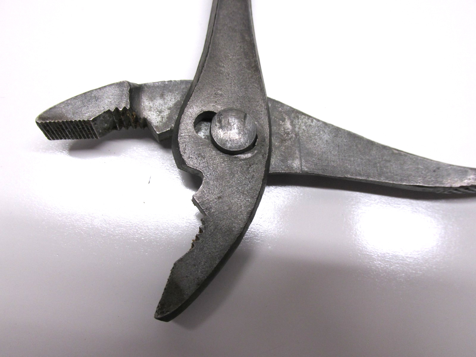 Motorcycle Slip Joint Pliers 6-1/2″ long, galvanized finish and textured grip.