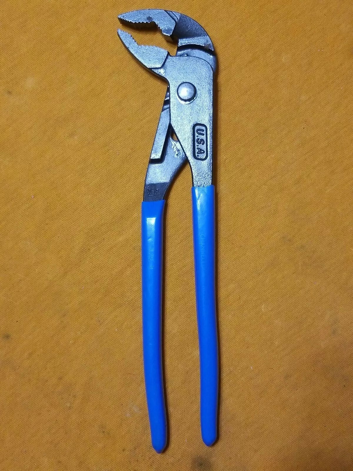 1 SET OF 4 CHANNELLOCK PLIERS, SP RING- GROOVE – LINEMAN -GRIPLOCK TONGUE PLIERS