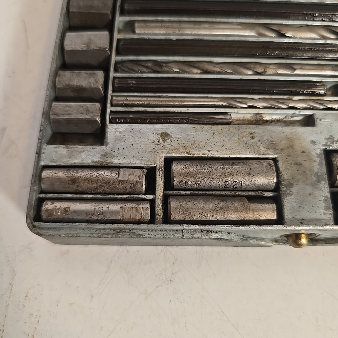 Ridgid Lone Rip Screw Extractors Set No. 10 Original Metal Case See Photos