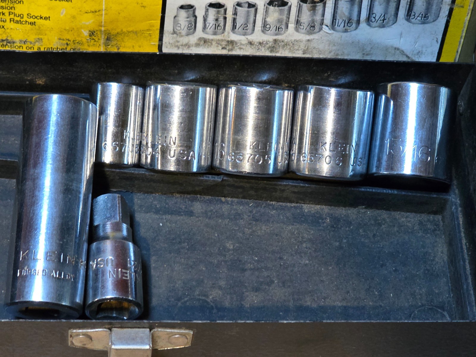 Klein Tools 7 Piece Socket Set 3/8″ Drive #65504 SAE Extension, Metal Case USA