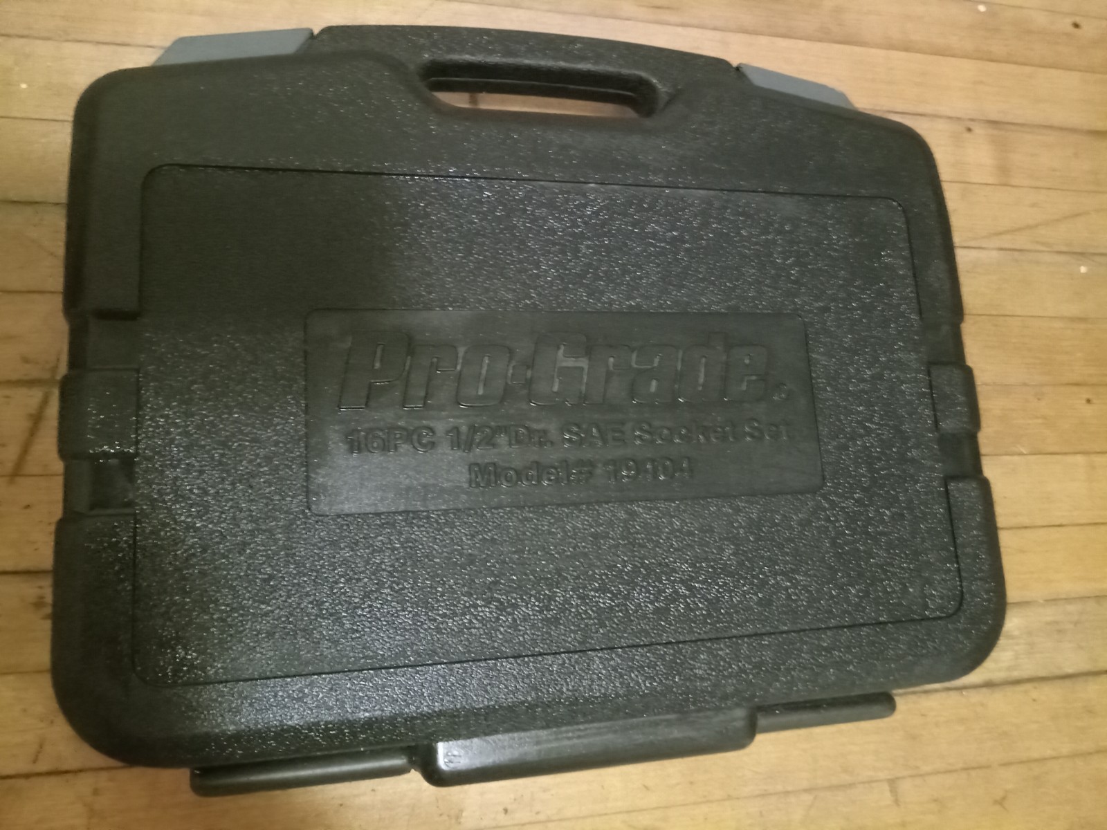 Pro-Grade 19404 0.5 in. Drive SAE Socket Set in Case – 16 Piece