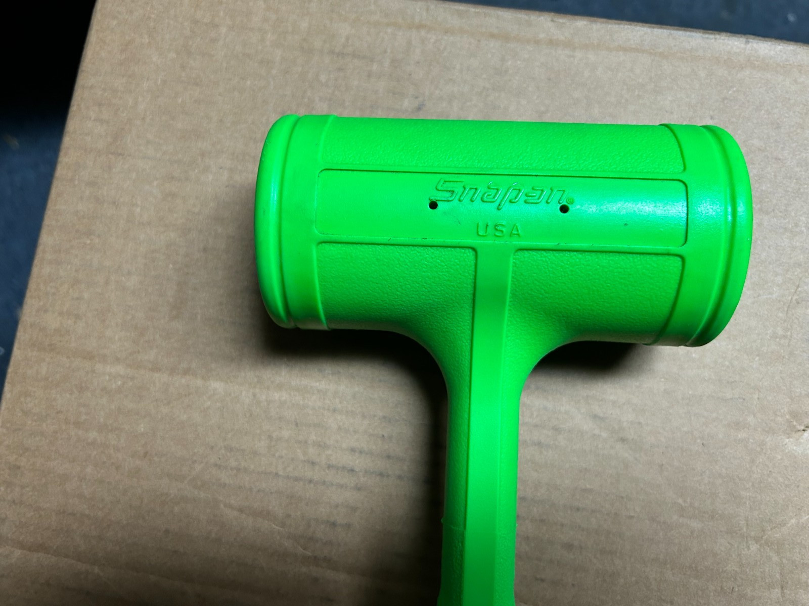 NEW SnapOn Dead Blow Hammer Model HBFE56 56 oz Green Soft Grip Handle