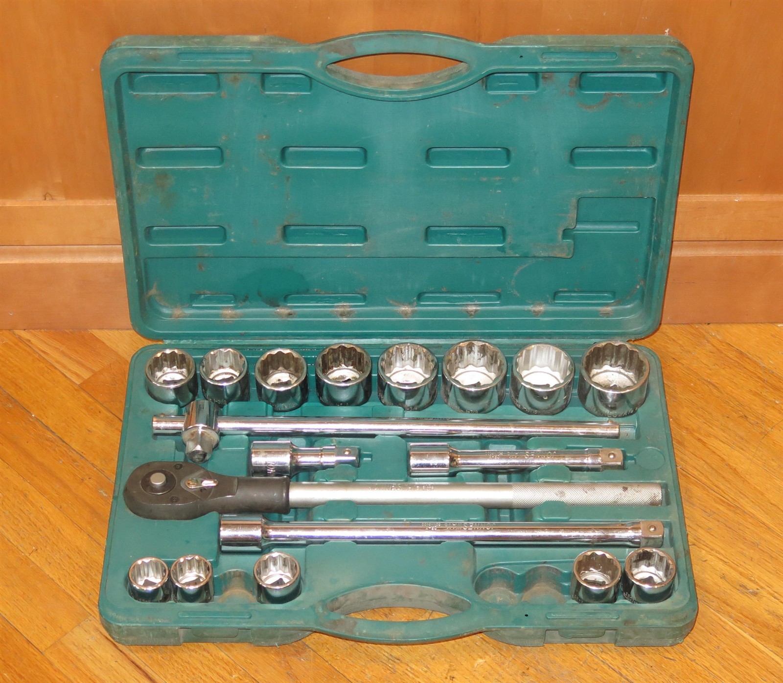 Jonnesway 3/4″-Drive Ratchet & Extensions – 1-2″ Flank Socket Set (SAE 12pt)