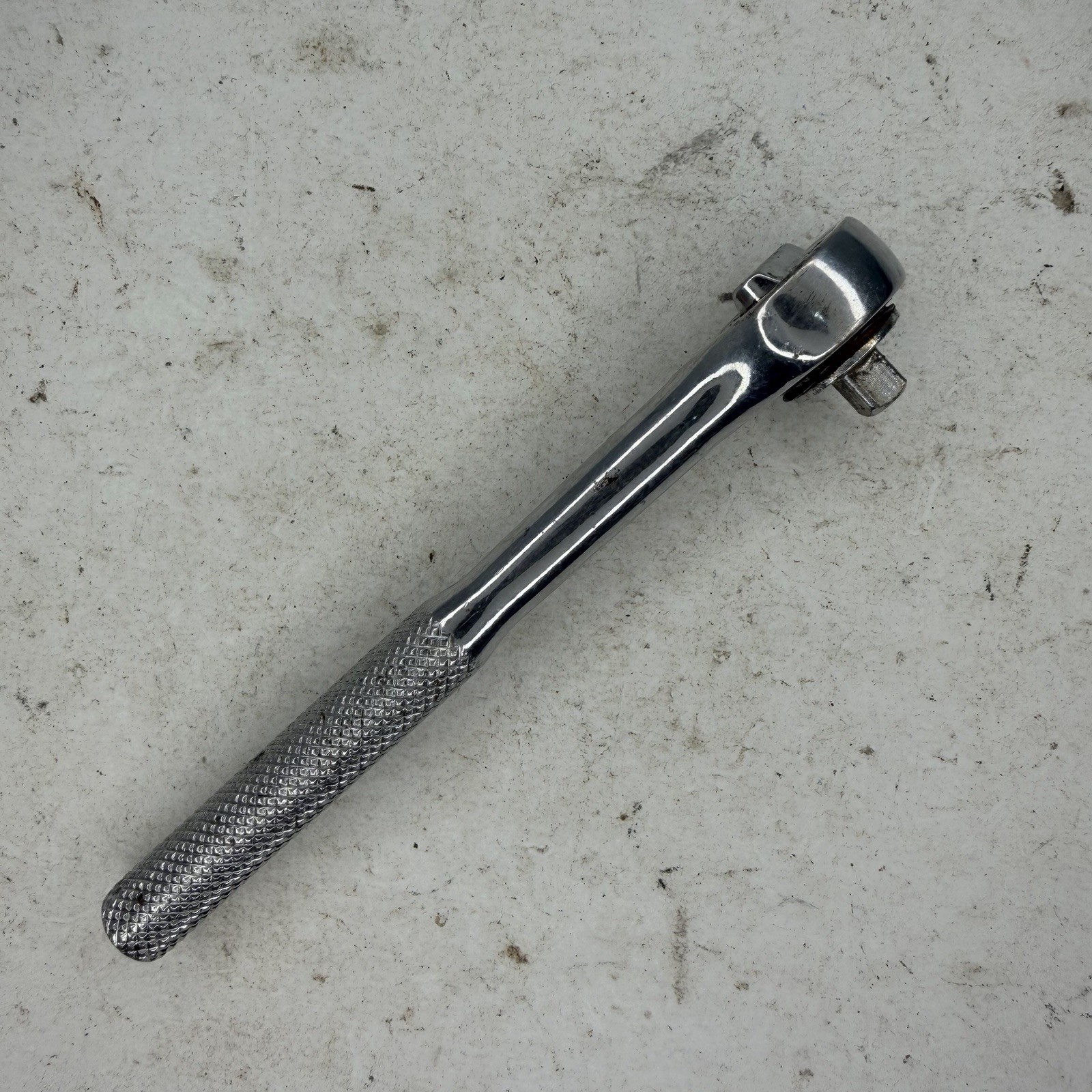 Unbranded 1/4″ Drive Ratchet Knurled Handle Taiwan Chrome – Rust