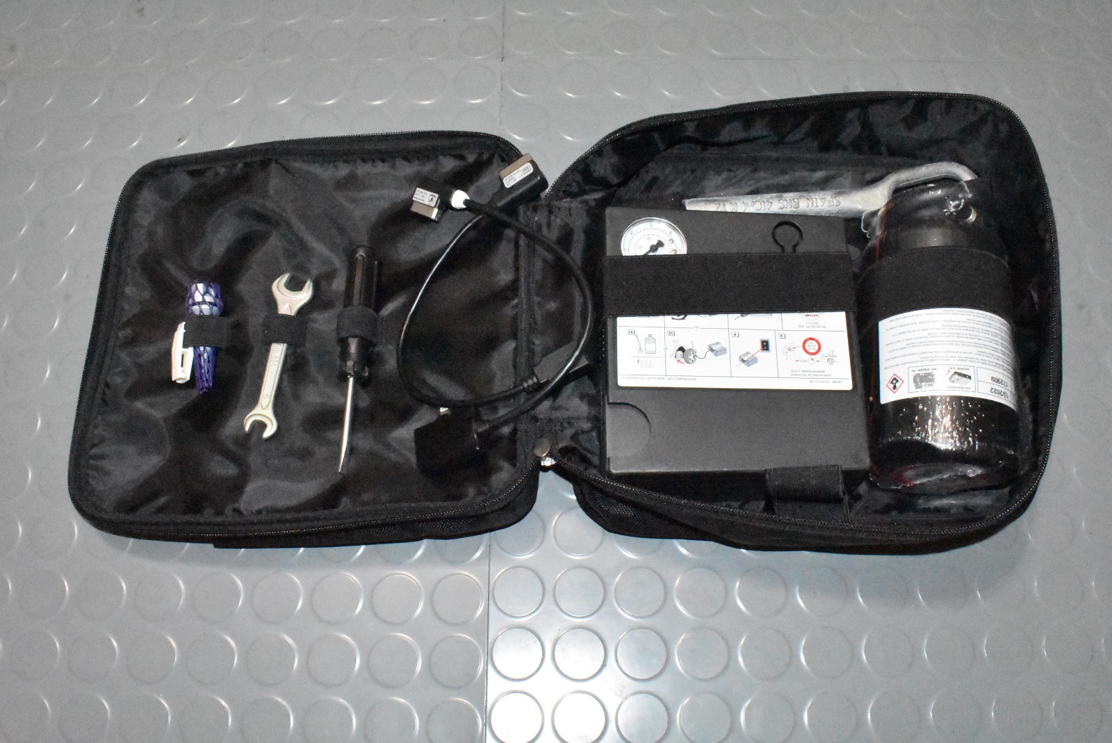 OEM Lamborghini AVENTADOR Owners Manual KIT TIRE TOOL AIR COMPRESSOR PUMP SET