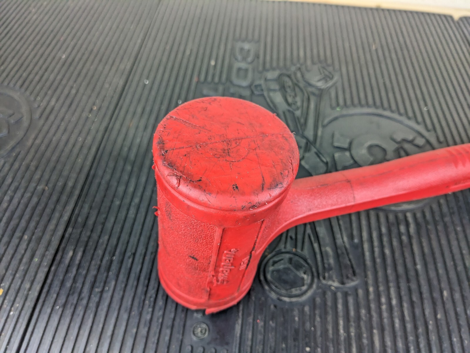 #ba806 Snap-On HBFE48 Dead Blow 48-Ounce Soft Grip Hammer RED
