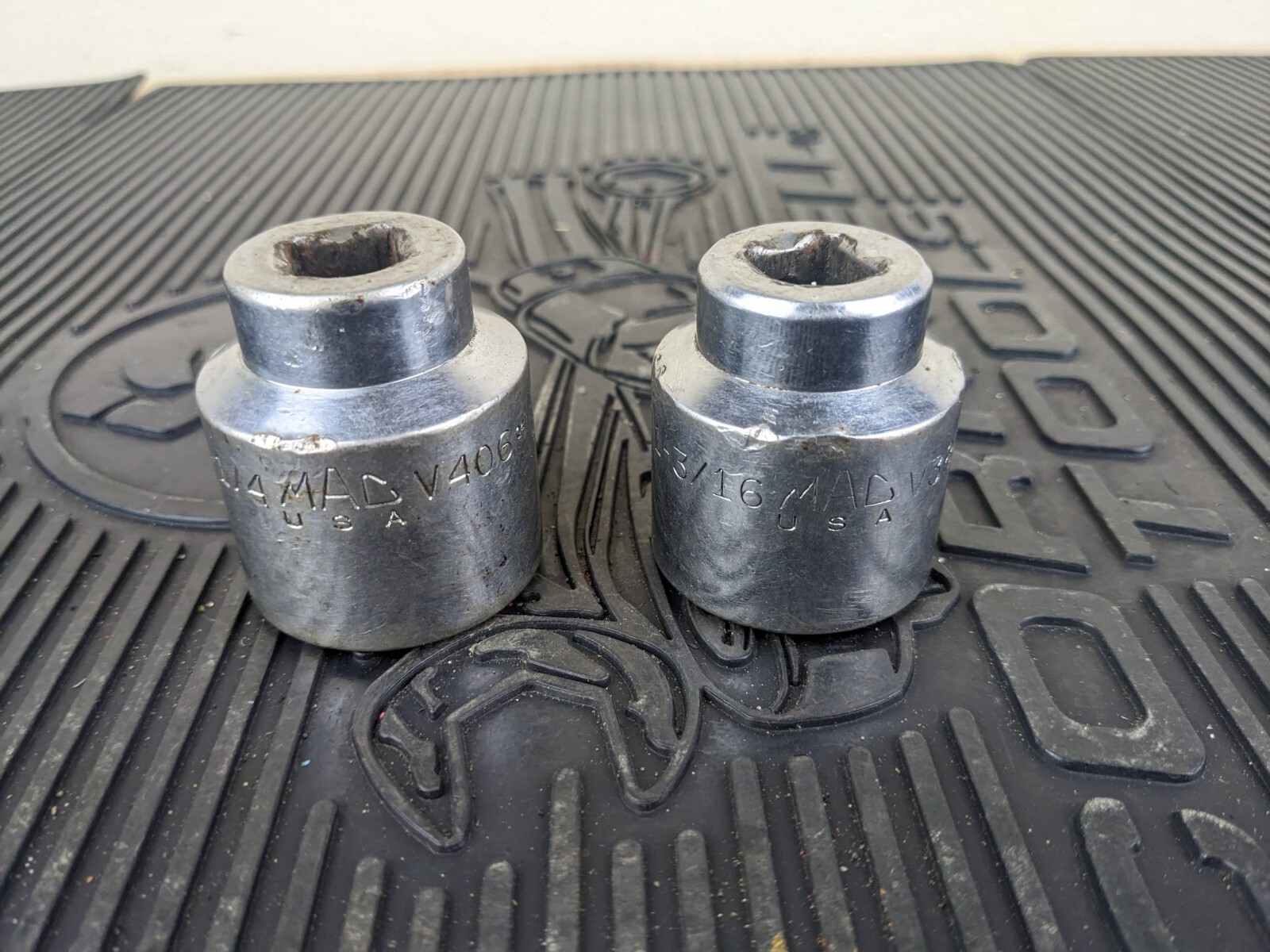 #ay557 Mac Tools V406 V386 1/2″ Drive 1-1/4″ and 1-3/16″ Chrome 6 Point Sockets
