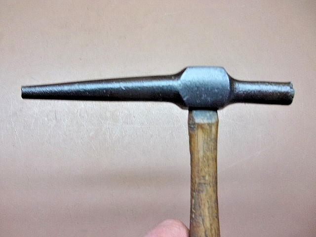 Vintage UNBRANDED AUTO BODY / TINNERS HAMMER 2/12 1/2″ Wood Handle Clean Tool!