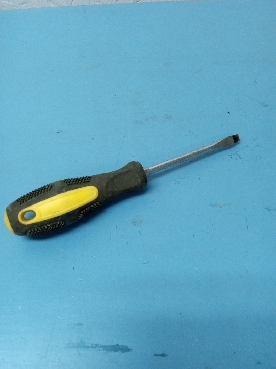 Unbranded 8inch Black & Yellow Handled Flathead Screwdriver (LL)