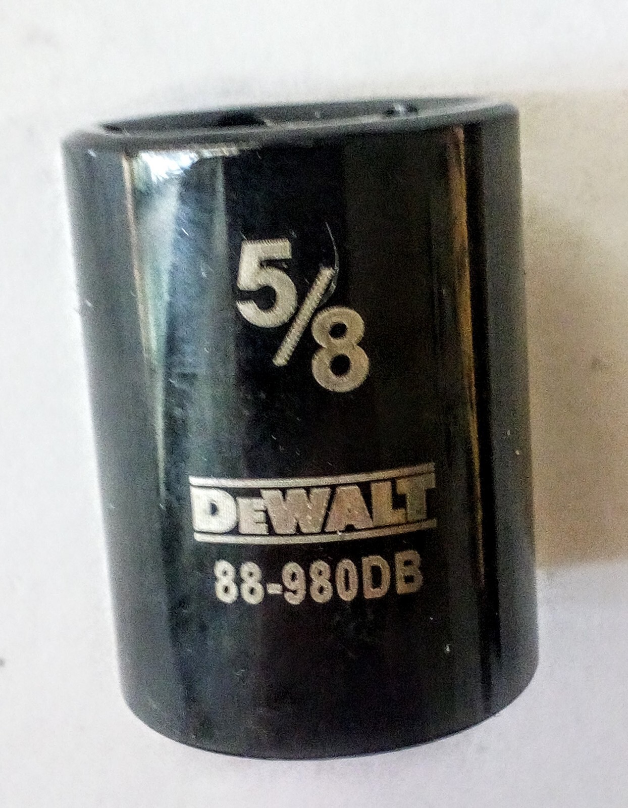 DeWalt 5/8″ x 3/8 » Dr Black Chrome Socket – 88-980DB – 6 Pt Free Shipping