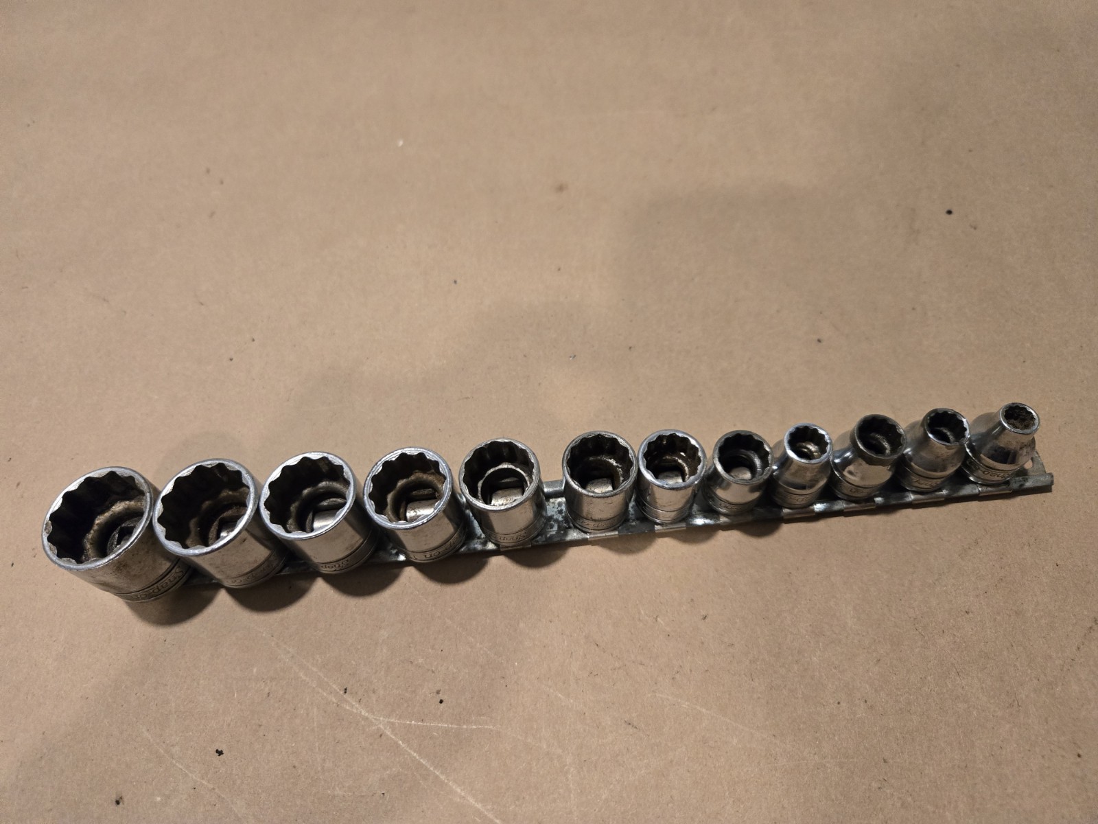 Snap On 3/8″ Drive 1/4″-7/8″ 12PT SAE Shallow Chrome Sockets With Rack USA