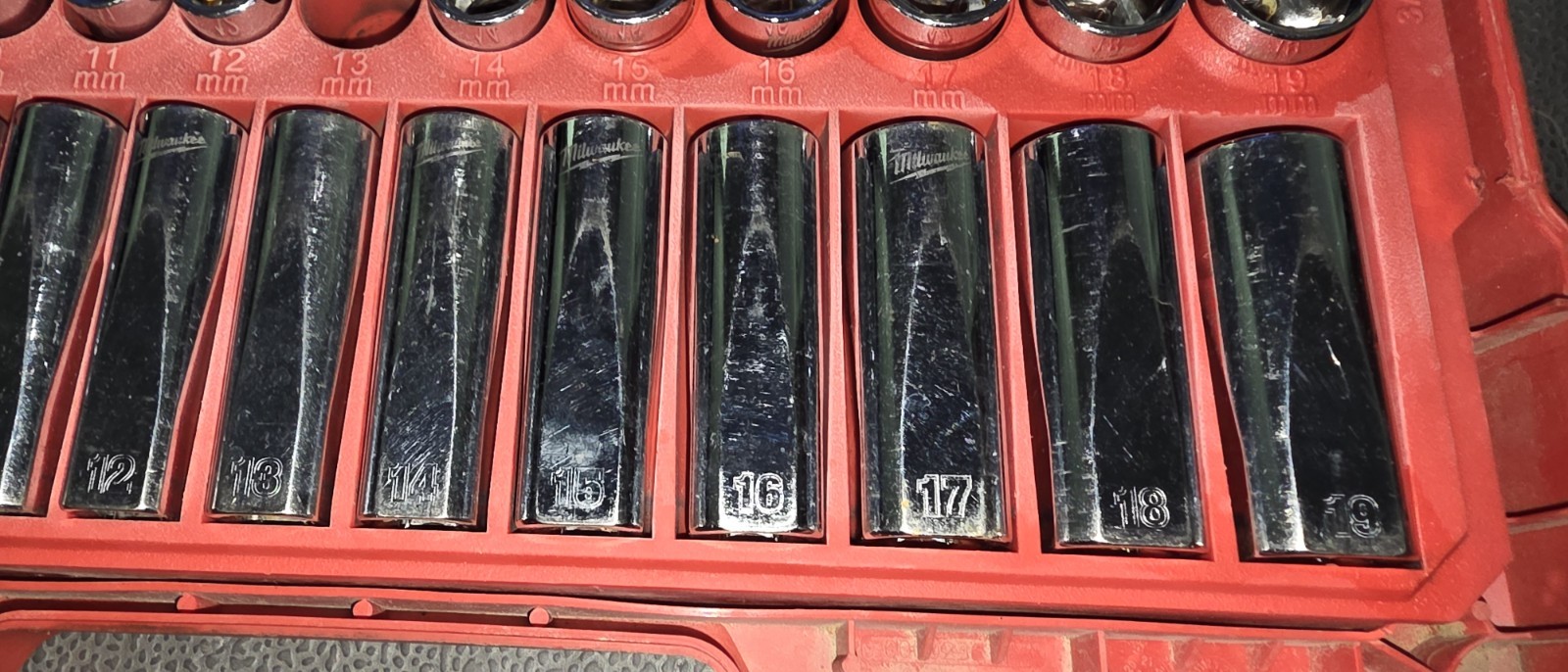 MILWAUKEE 48-22-9008 3/8 in. Drive SAE/Metric Set USED BROKEN RATCHET