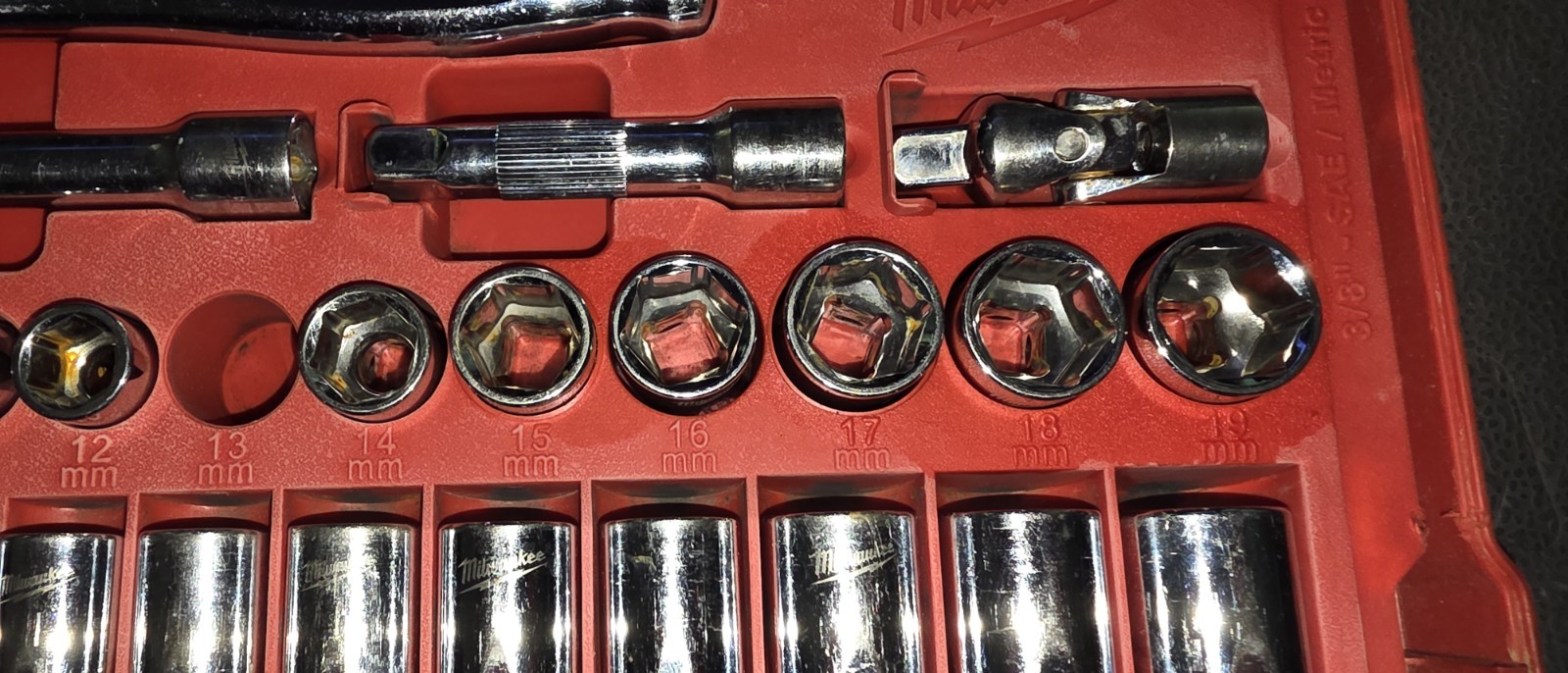 MILWAUKEE 48-22-9008 3/8 in. Drive SAE/Metric Set USED BROKEN RATCHET