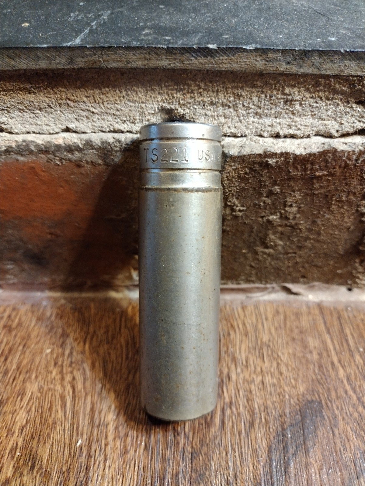 Snap-On TS221 11/16″ 1/2″ Dr 6 Pt Chrome Deep-Well Socket