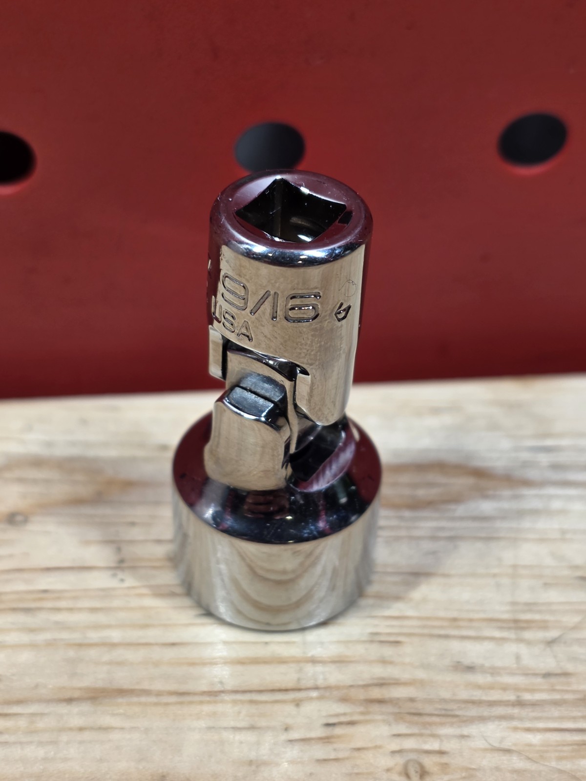 Snap-on Tools TMU181A 9/16″ SAE 1/4″ Drive 12-Point Universal Socket See Details