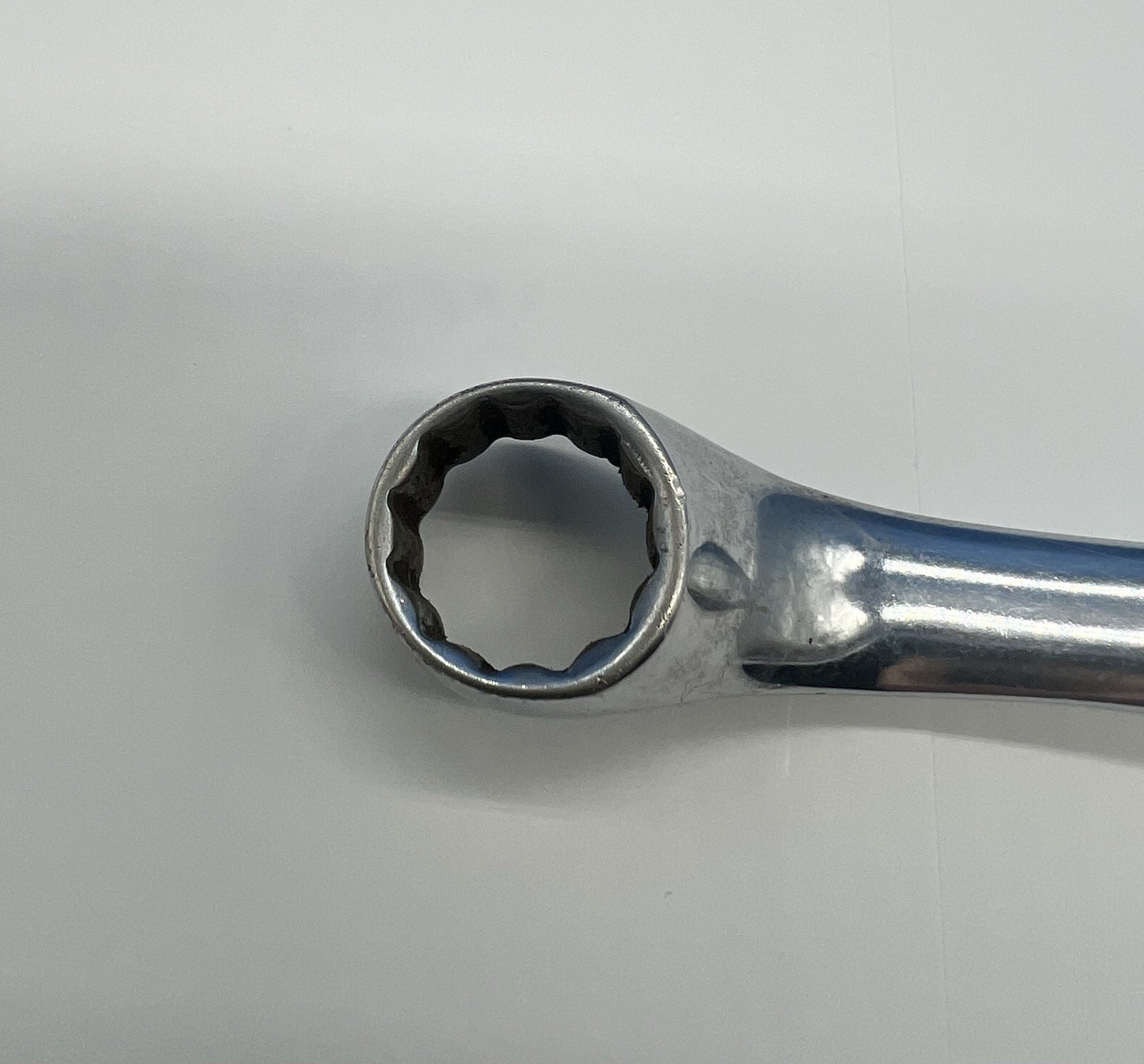 Snap On Tools USA Metric 13mm x 14mm Short Offset 12pt Box Wrench XSM1314