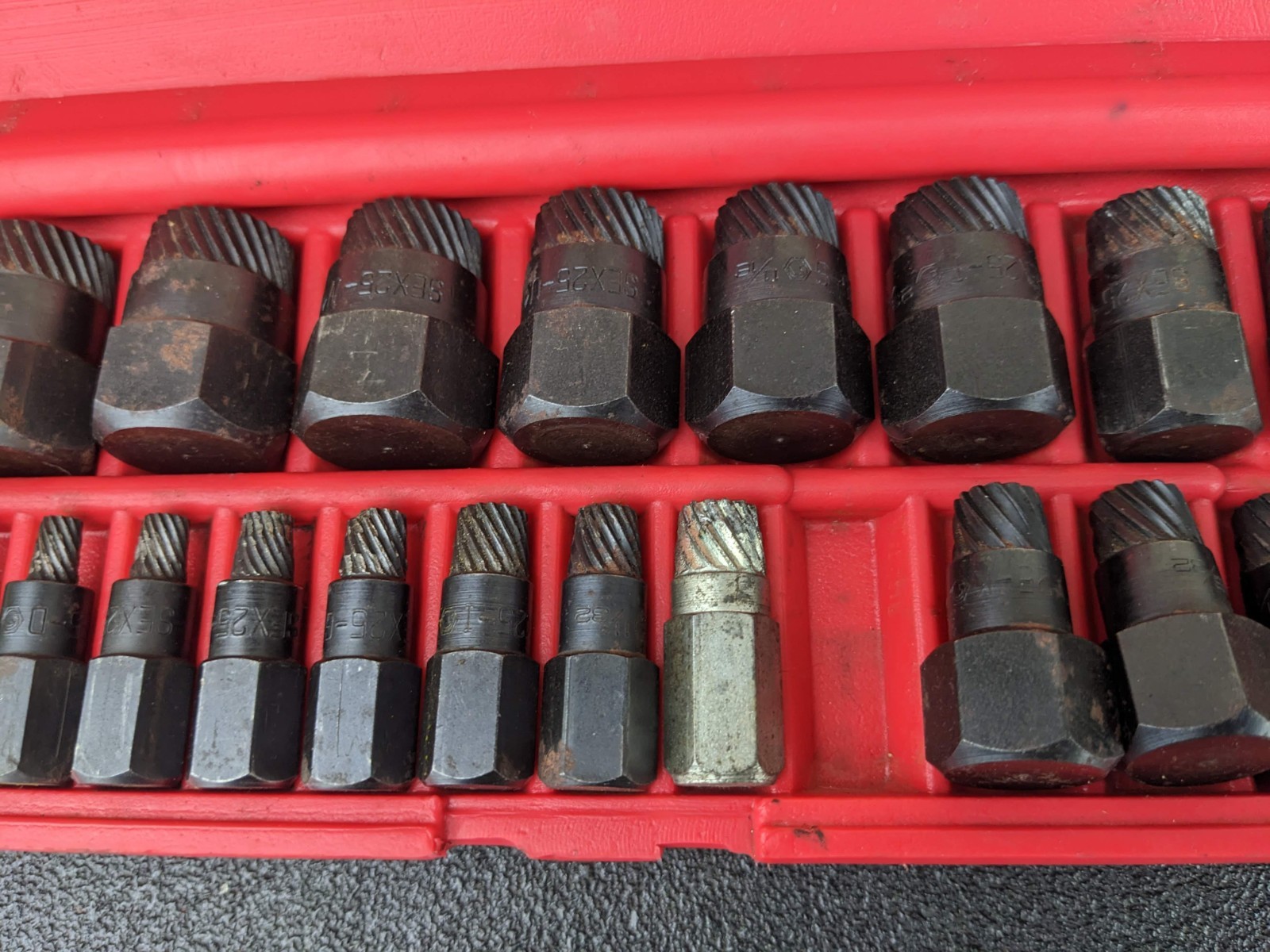 #bp376 Matco Tools SEXS25 hexagonal head multi spline screw extractor set