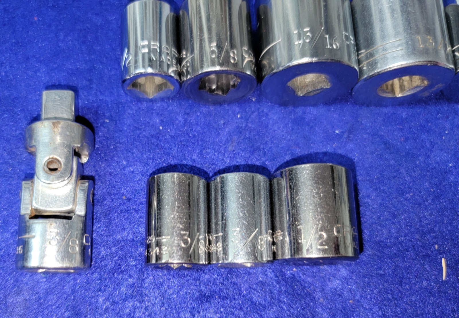 CRAFTSMAN 3/8″ Drive 6PT, 8PT and 12PT METRIC & SAE Sockets (19-pieces) USA