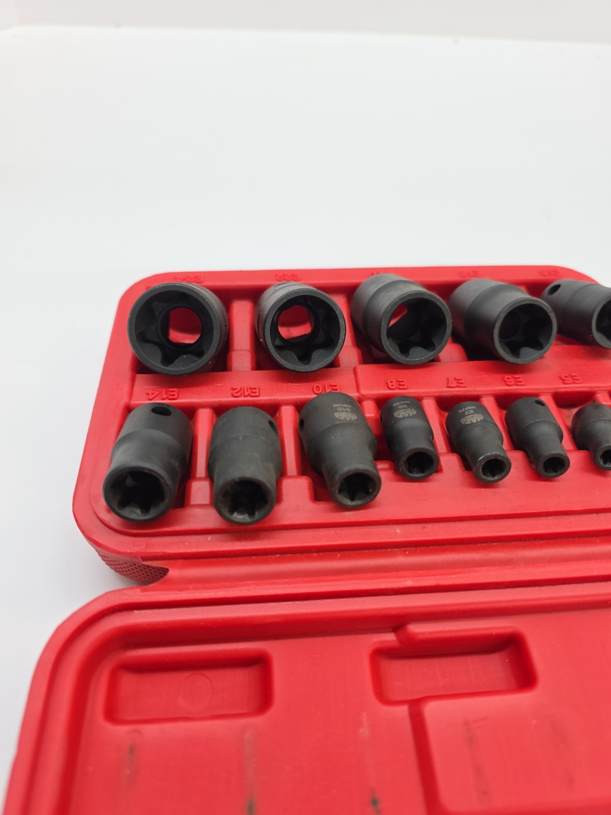 Mac Tools SMXVEP13B E4-E24 13PC Inverted Star Socket Set Great Condition