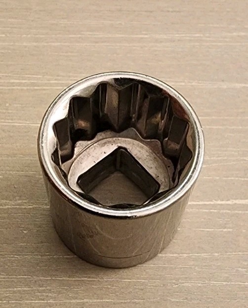 Craftsman USA 11/16″ Socket 12 Point 3/8″ Drive Inverted G1 44336