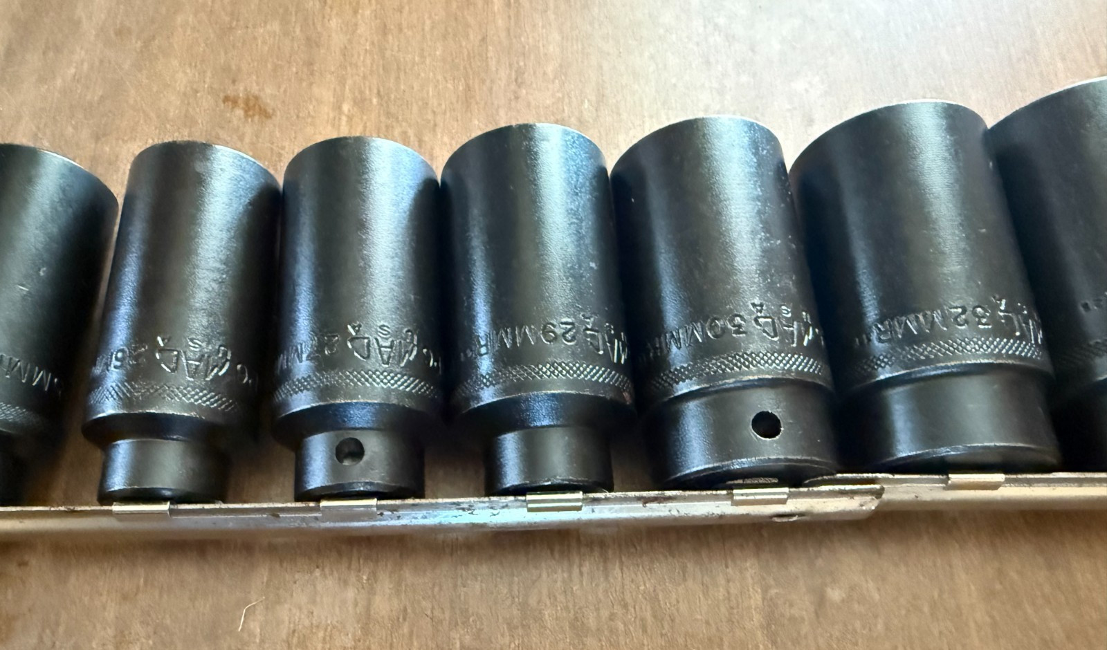 Mac Tools 24-PC. 1/2″ Dr. Metric Deep Impact Socket Set SVDPM246CBR & Tool Bag