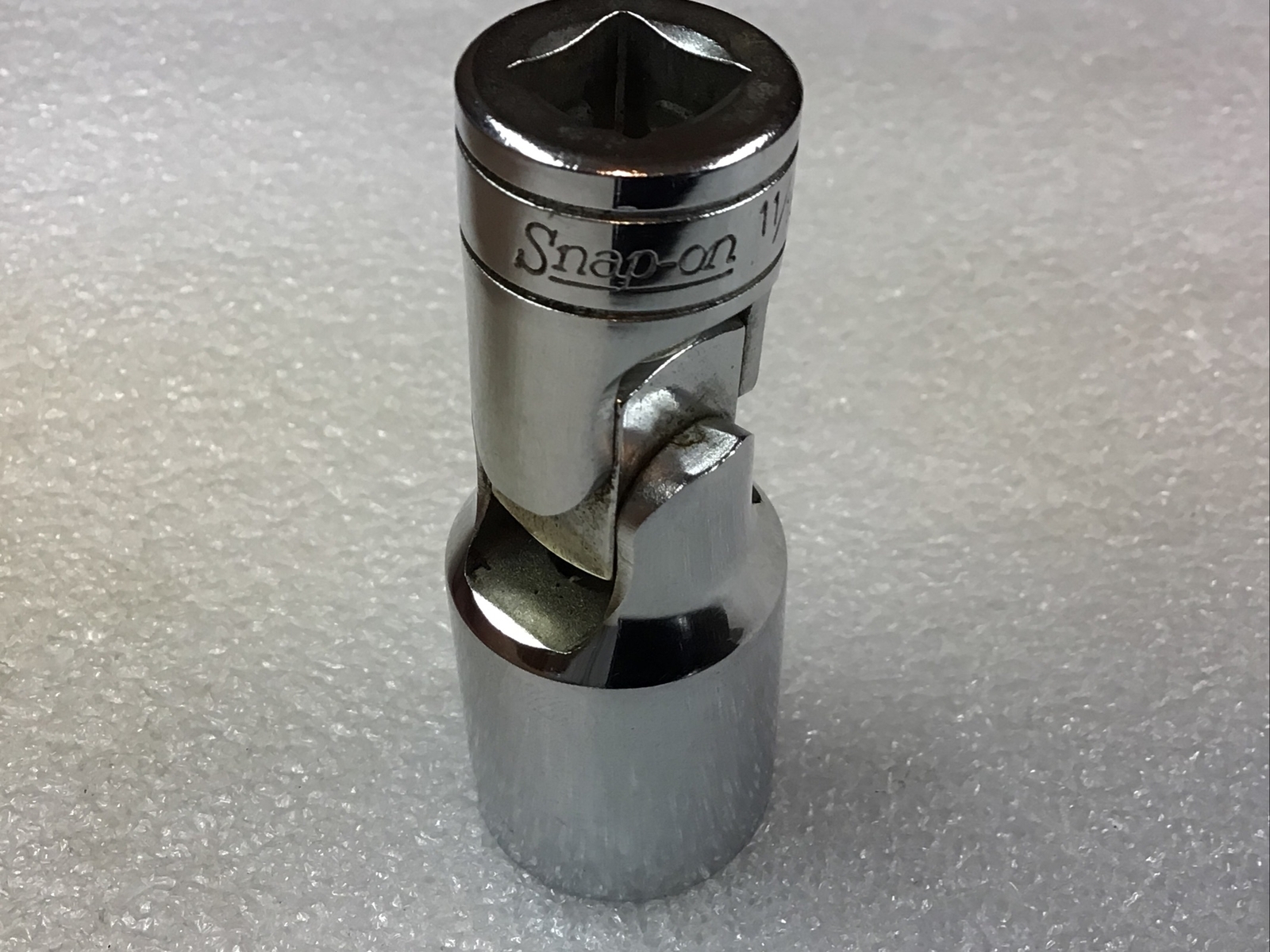 Snap On#FSU22 -11/16”, SAE, CHROME, 3/8”DR., 6PT., DEEP, SWIVEL SOCKET- USA-NOS