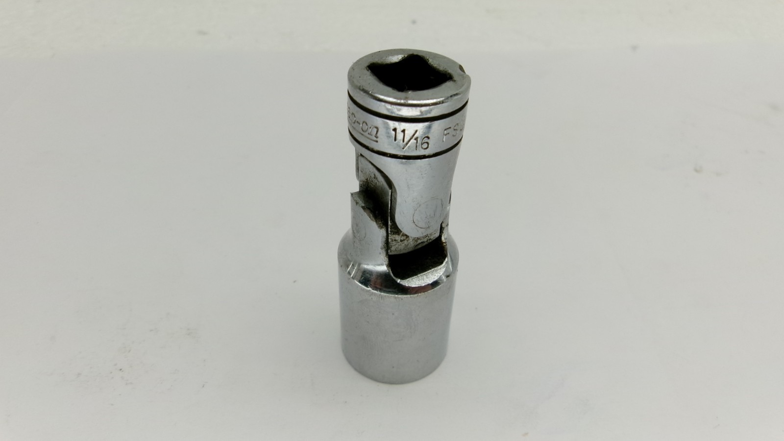 Snap-on tools USA 38 drive 11/16″ SAE Semi Deep Swivel Socket FSU22 Nice!