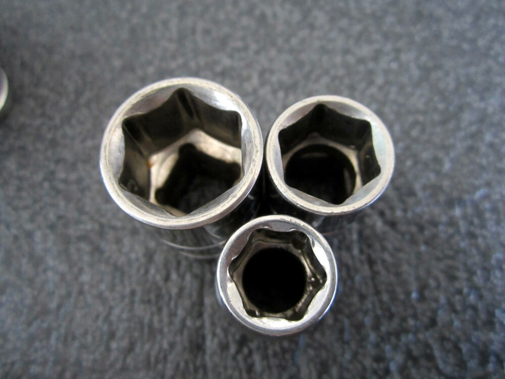 Mixed Lot of Blue-Point 1/4″ & 3/8″ Drive Metric Sockets 6pt 12pt Short Deep