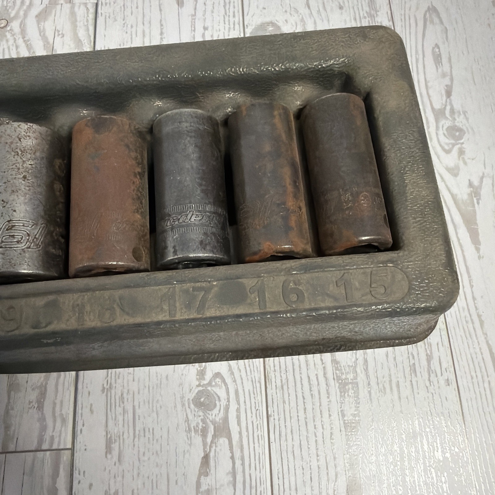 Snap-on 1/2″ Drive 15-25MM + 27MM 6-Pt Semi-Deep Impact Socket Set