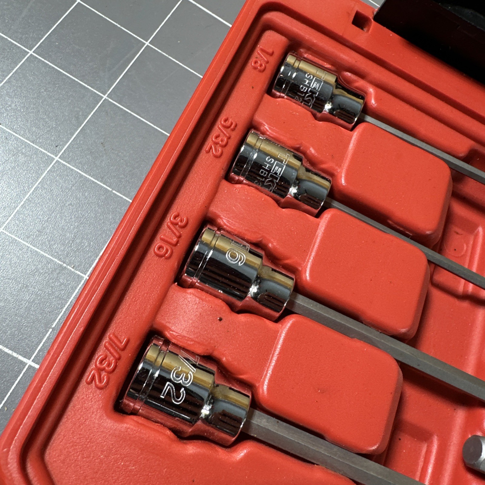 Tekton SHB91316 3/8 Inch Drive 18 Piece SAE MM Hex Bit Socket Set W/Case